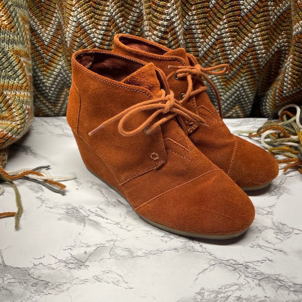 Toms Suede Lace Up Wedge Heel Shoe Booties Sneakers Size 7.5